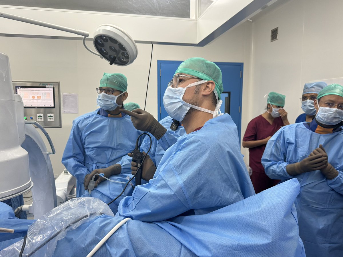 تشرفت اليوم مع فقط ٤ أطباء على مستوى العالم من نيبال 🇳🇵 و سنغافوره و فرنسا 🇫🇷 و الهند 🇮🇳 ل تطوير  تقنية  الليزر الهندي الأول في مجال جراحات المناظير … 
قريبا في أسواق الشرق الأوسط ..
<a href="/SMCH_Riyadh/">SMC Healthcare</a>