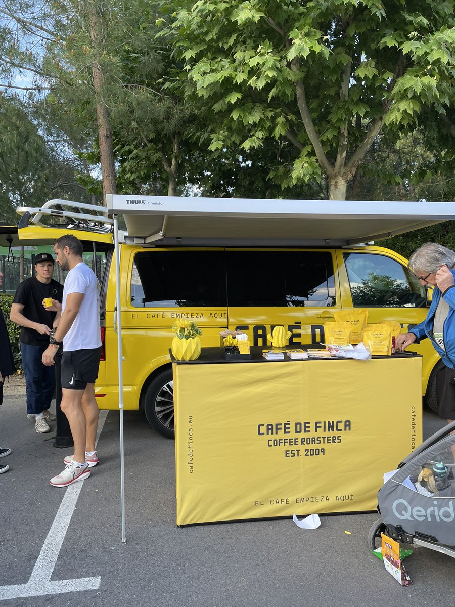 LiceoEuropeo's tweet photo. 💛 Aroma solidario 💛

Gracias a @CafeDeFinca por apoyar este evento deportivo con carácter solidario.
Todo el que lo necesite, puede pasar por su corner para degustar un café hecho con pasión, cultivado desde el origen y con valores.

#SumaKmSolidarios https://t.co/oWM1njs90y