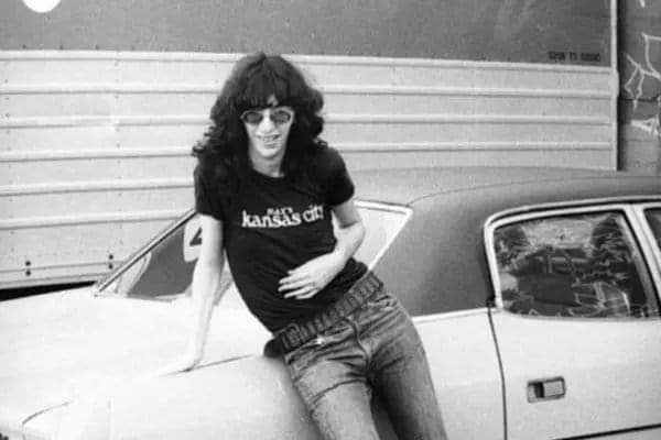 Remembering Joey Ramone on his birthday May 19th 1951 – April 15th 2001.