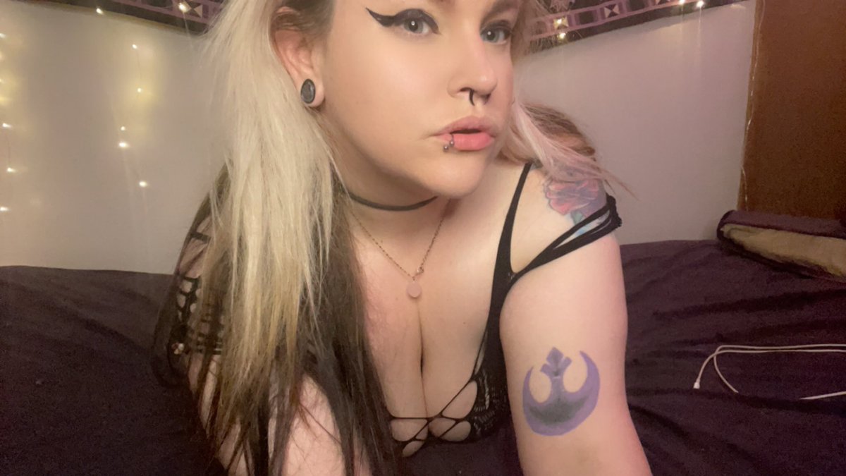 Miss Lolita 🖤 🥀 tweet media