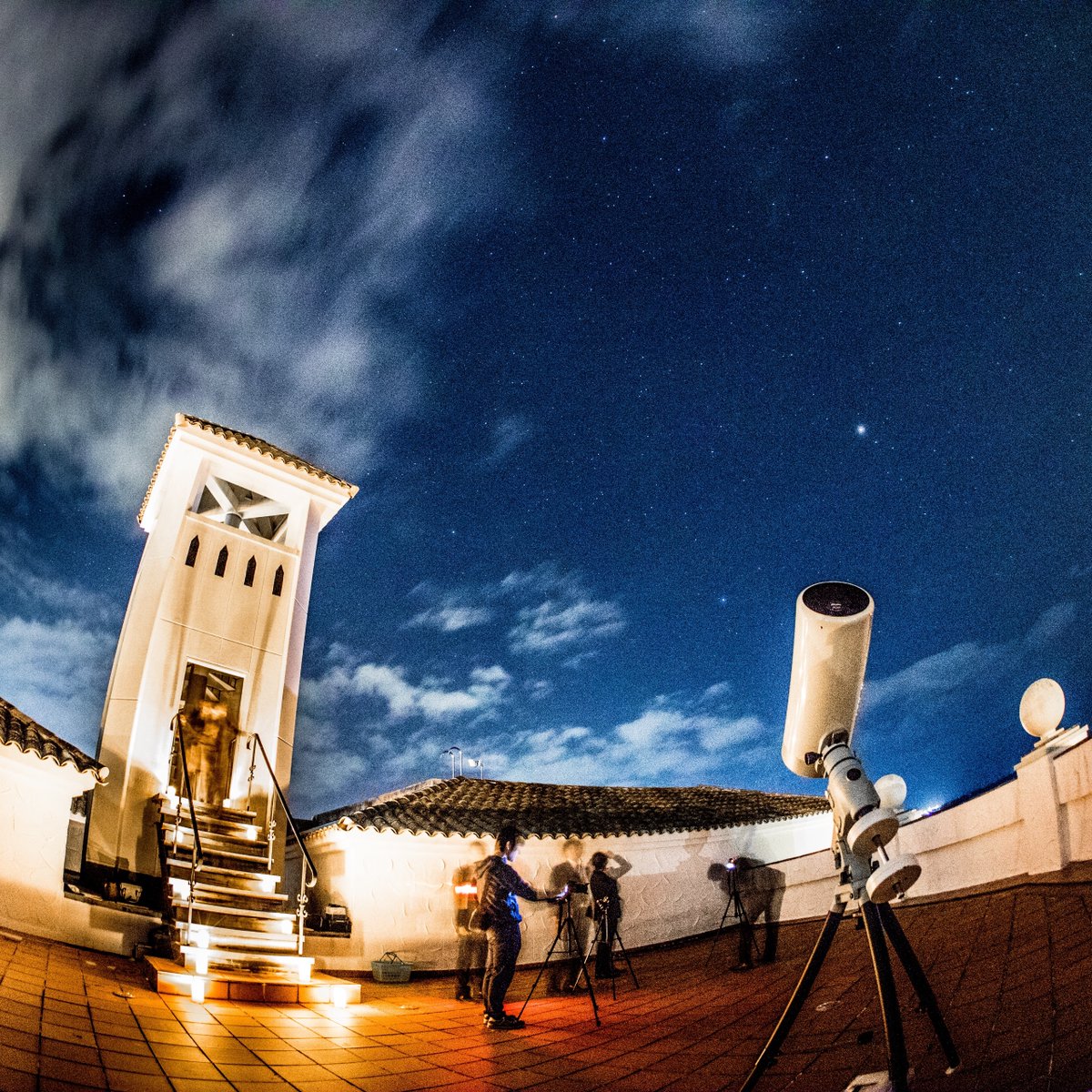 mi8mo's tweet image. 三重県志摩市『都リゾート 志摩 ベイサイドテラス』宿泊者限定星空案内、GW期間中に6日間の特別開催、初夏の夜空をお楽しみいただきました。
毎週木曜日にはレギュラー開催、『満月観察会』『流星群観察会』を不定期に開催しております。
（写真は以前会場にて撮影）
miyakohotels.ne.jp/bayside-terrac…