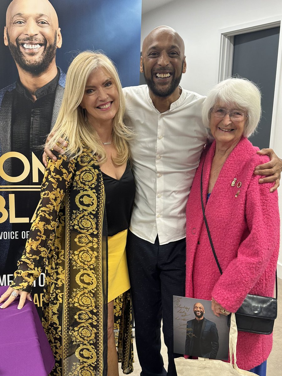 Last night @lindamagTV took her mum to see our Ambassador @TommyBlaize @bbcstrictly as his Tour came to a local theatre. Shirley is our most senior volunteer at 89 years young! Linda’s father died 24 years ago and Tommy’s songs brought back special memories of their lives