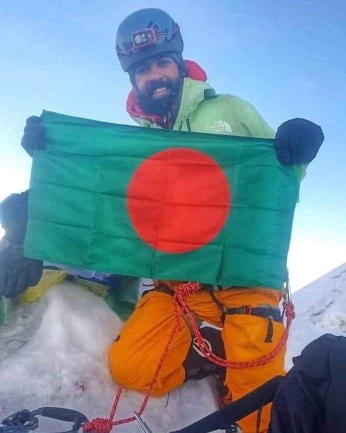 A picture is worth a thousand words. My heartfelt thanks to Babar Ali for flying the Bangladeshi flags at the #MountEverest summit and giving the Bangladeshi people a moment of joy to celebrate 🎉