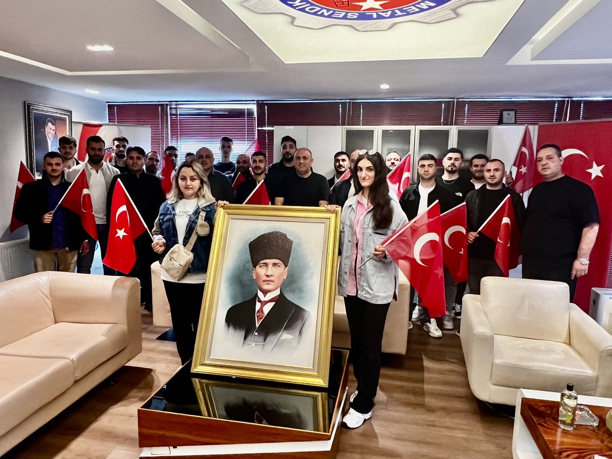 #19MayısKutluOlsun @AltundagUysal Sendikal alanda örneği olmayan #Çocuk #Kadın #Öğrenci kurultaylarından sonra #GençİşçilerKurultayı ile yine fark yaratan sendikamız Türk Metal’in 1. sini düzenleyeceği #GençİşçilerKurultayı için şubemizden 20 arkadaşımızı uğurladık