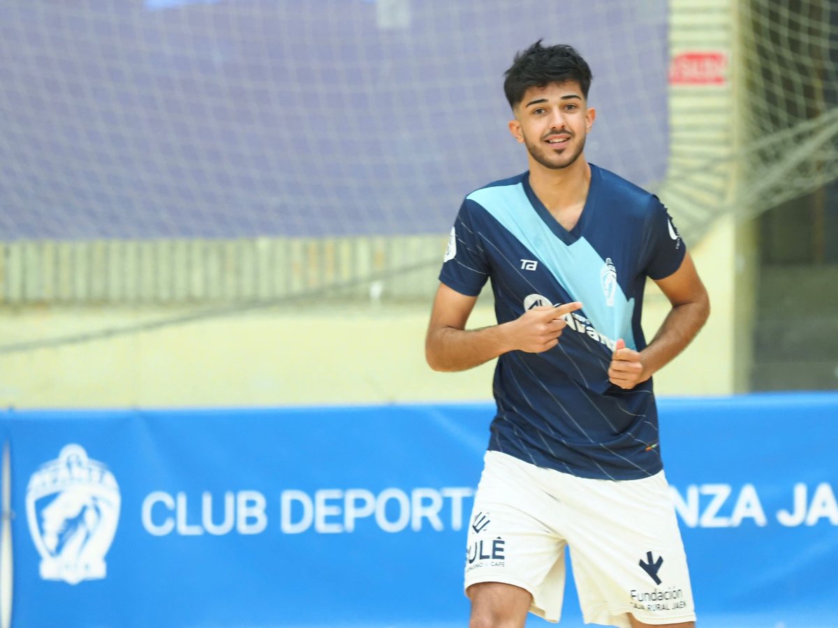 🦁 Avanza Jaén se gana el derecho a soñar tras vencer a Zambú en La Salobreja (5-3) ➡️ La escuadra anfitriona, arropada por un ambiente espectacular en La Salobreja ganó el partido de ida de los play off de ascenso a 2ª División. avanzafutsal.es/avanza-jaen-se… #CorazóndeLeón 💙