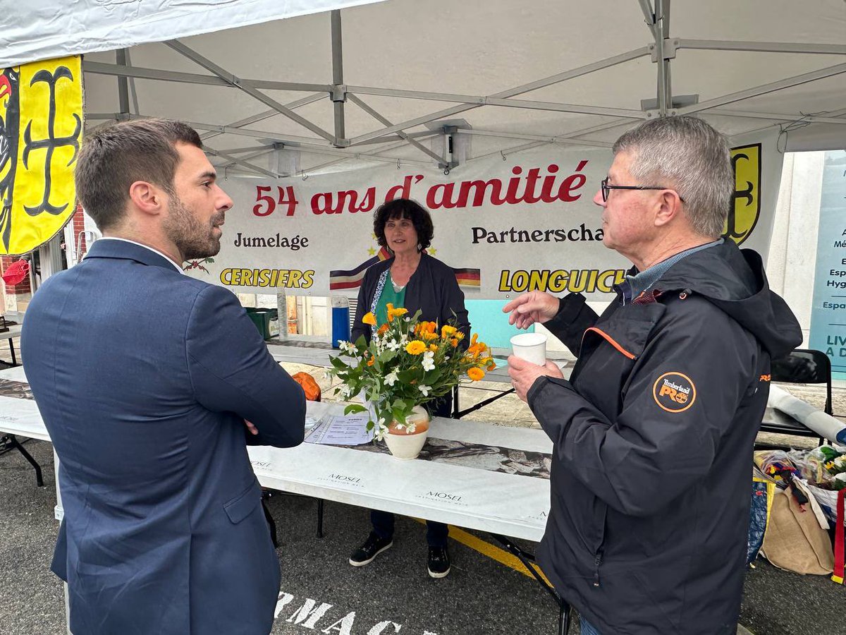 Je débute ce dimanche de la #Pentecote par une visite du vide-grenier de Cerisiers. Bravo aux membres du comité des fêtes pour l’organisation de cet événement populaire incontournable. Notre ruralité a besoin de ces bénévoles engagés.