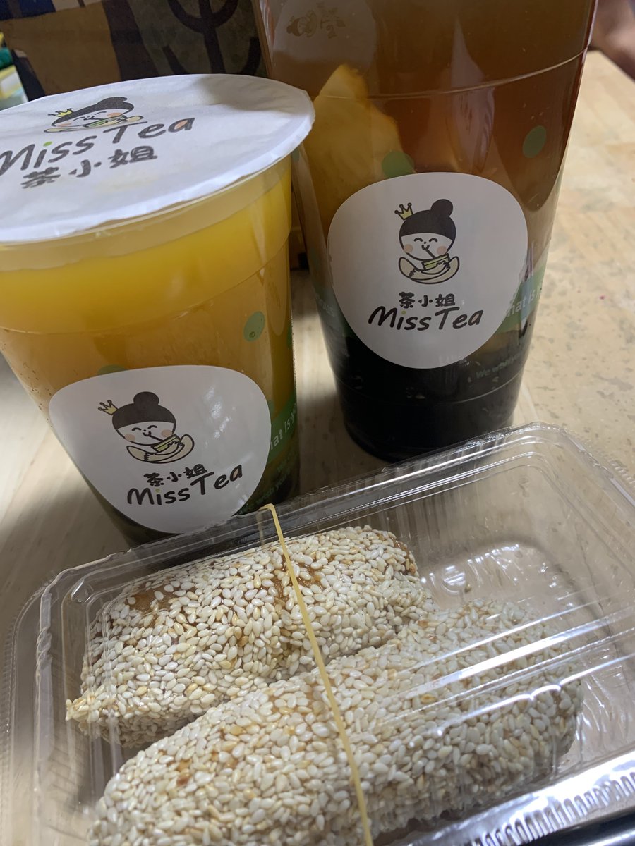 anier_kanrinin's tweet photo. #グルービーベイカーズ にスコーン買いに行って 🚶‍♀️ #鶏soba座銀 でごはんして🍜  #KALDI で瓶ソーダ買って  #Misstea タピ買って🧋⸒⸒帰宅🏠 https://t.co/hQnBaSYVwI