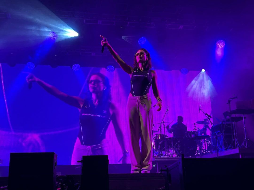 seitrack's tweet photo. El escenario #Shein en el #TecateEmblema disfruto de los éxitos de @thechangeccc y lo dio todo en #Terrenas ⚡️🎤
¿Cuál fue tu canción favorita en vivo? https://t.co/PspOf08guF
