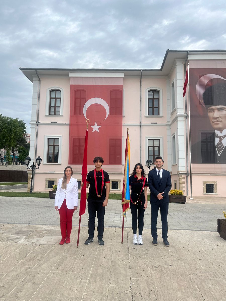 bk_tekirdag's tweet photo. Özel Tekirdağ Bahçeşehir Koleji Anadolu Lisesi öğrencilerimiz, öğretmenlerimiz ve yöneticilerimiz 19 Mayıs Atatürk’ü Anma, Gençlik ve Spor Bayramı için düzenlenen resmi törene katıldılar. 
19 Mayıs Atatürk’ü Anma, Gençlik ve Spor Bayramımız kutlu olsun! 🇹🇷
#19Mayıs https://t.co/rRdO7Ey7sa
