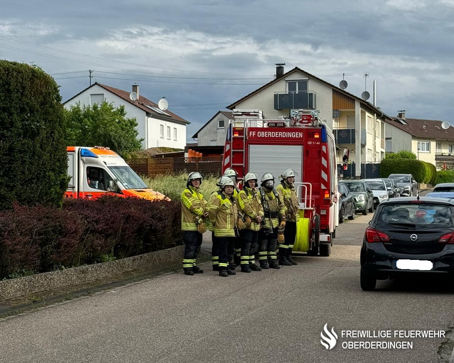 Am Pfingstsonntagmorgen wurden die Abteilungen Oberderdingen und Großvillars sowie die Drehleiter der Abteilung Flehingen um 7.48 Uhr mit den Alarmstichworten „Privater Rauchmelder“ zu einem Brandeinsatz in die Mörikestraße der Kernstadt alarmiert.
Mehr: ogy.de/9t6k