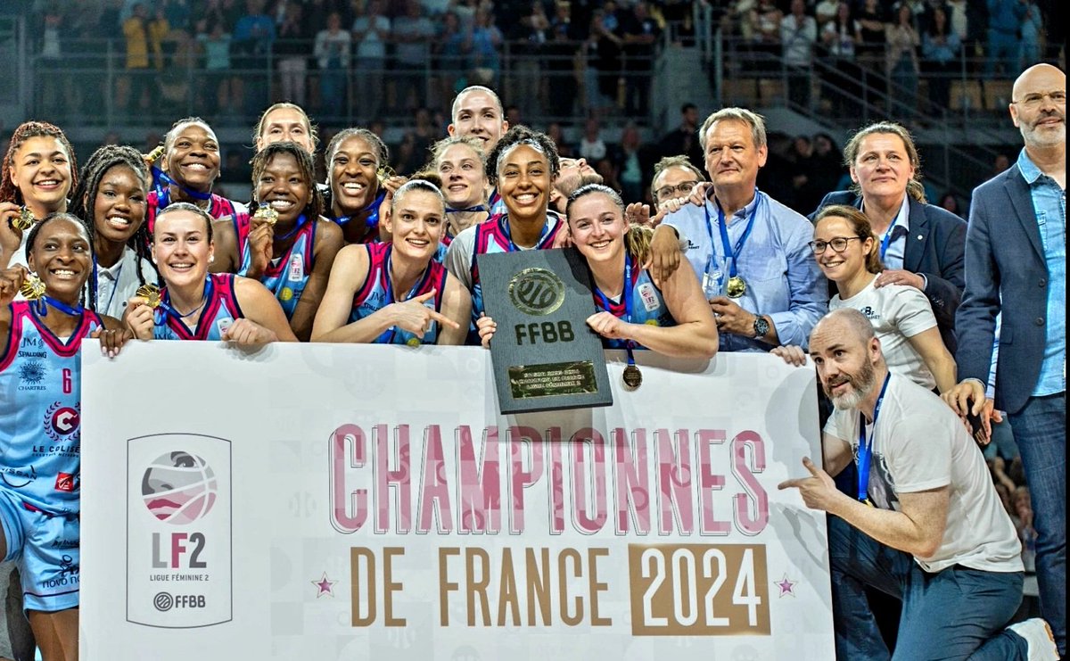 Avec les CHAMPIONNES DE FRANCE 🏀🩷💙👏🏿👏🏼 #Chartres #CentreValdeLoire #basketféminin #ChampiondeFrance #LF2