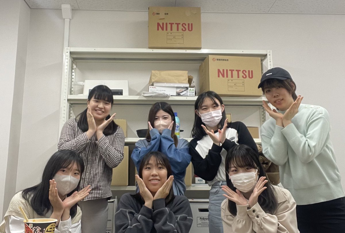 NaedokoTrg's tweet photo. こんにちは！なえどこです🌱

一年生と初めての集合写真！💪💪

商店街や子ども食堂についての話もどんどん進んでおり、これから一緒に活動するのが楽しみです😊

まだまだ新メンバー募集しているので、見学やDMでの質問等お待ちしてます！

#香川大学
#子ども食堂
#地域活性化
#学生プロジェクト https://t.co/Rl1baxgzvS