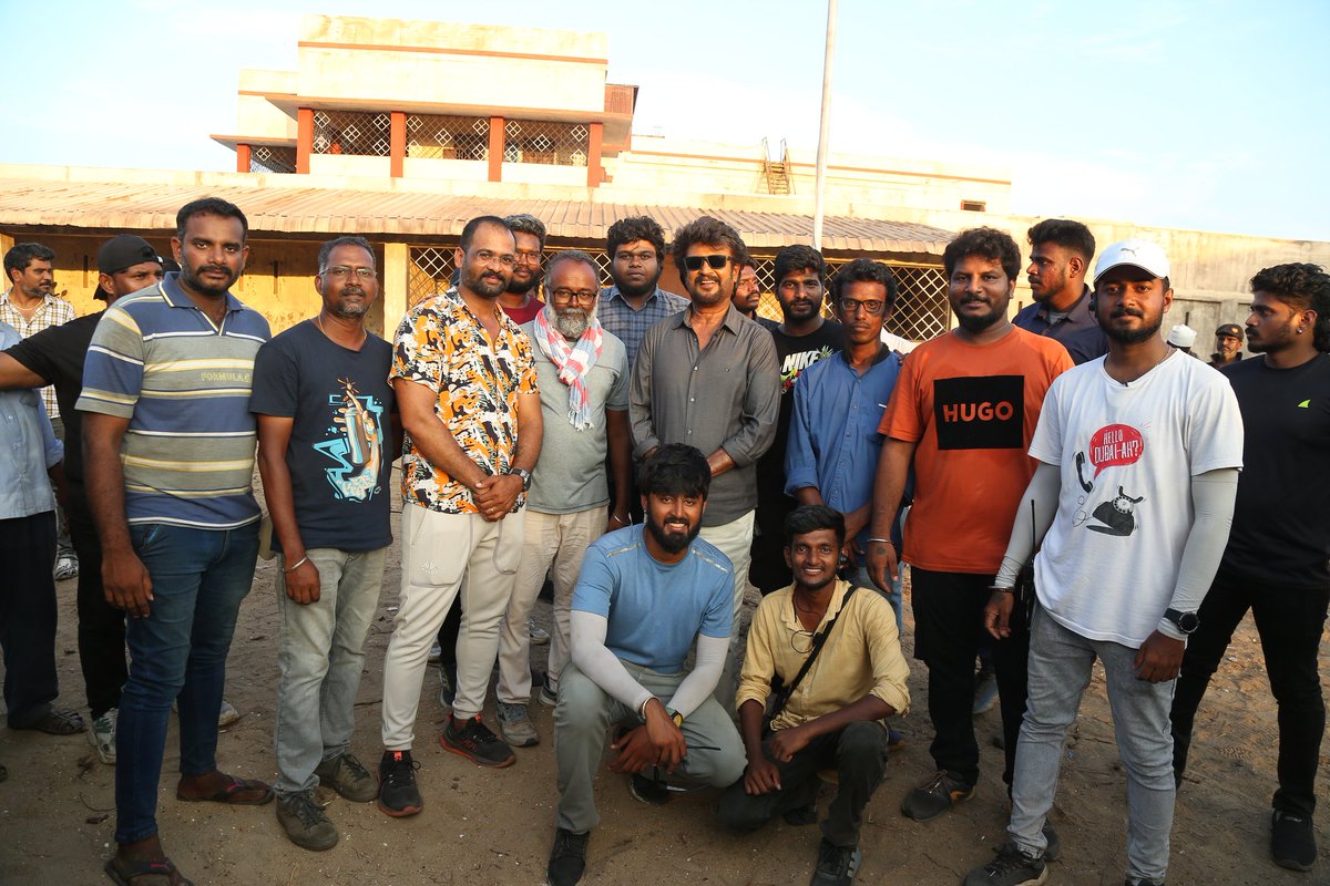 That's a picture perfect ending to an epic shoot! Legendary @rajinikanth with the camera crew who captured the magic of #Vettaiyan .
#Rajinikanth #Superstar  #Thalaivar