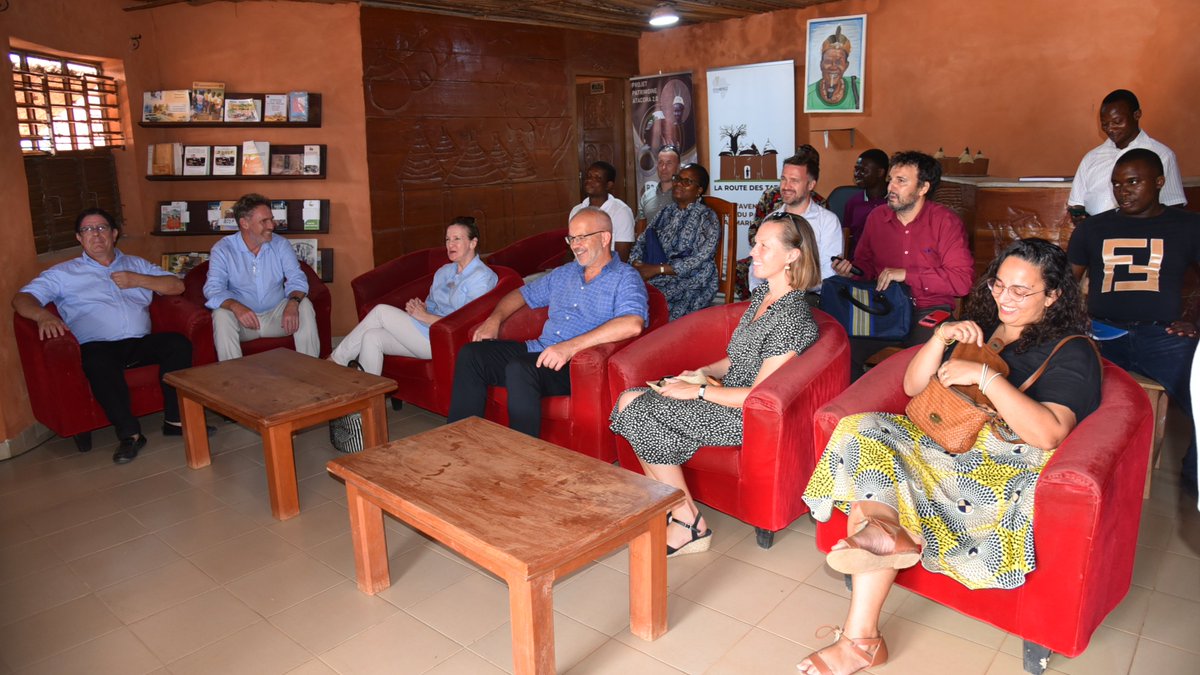 UEauBenin's tweet photo. #Dynamiser le tourisme au #Bénin: #TeamEurope a fait la #RoutedesTata, conçue avec le bâti en terre crue du peuple #Bêtammaribè dans l’#Atacora. Ce projet réalisé et animé par des acteurs locaux, a été soutenu par la 🇫🇷 et porté par le ministère du #tourisme et de la #culture. https://t.co/E3BZFnPCcG