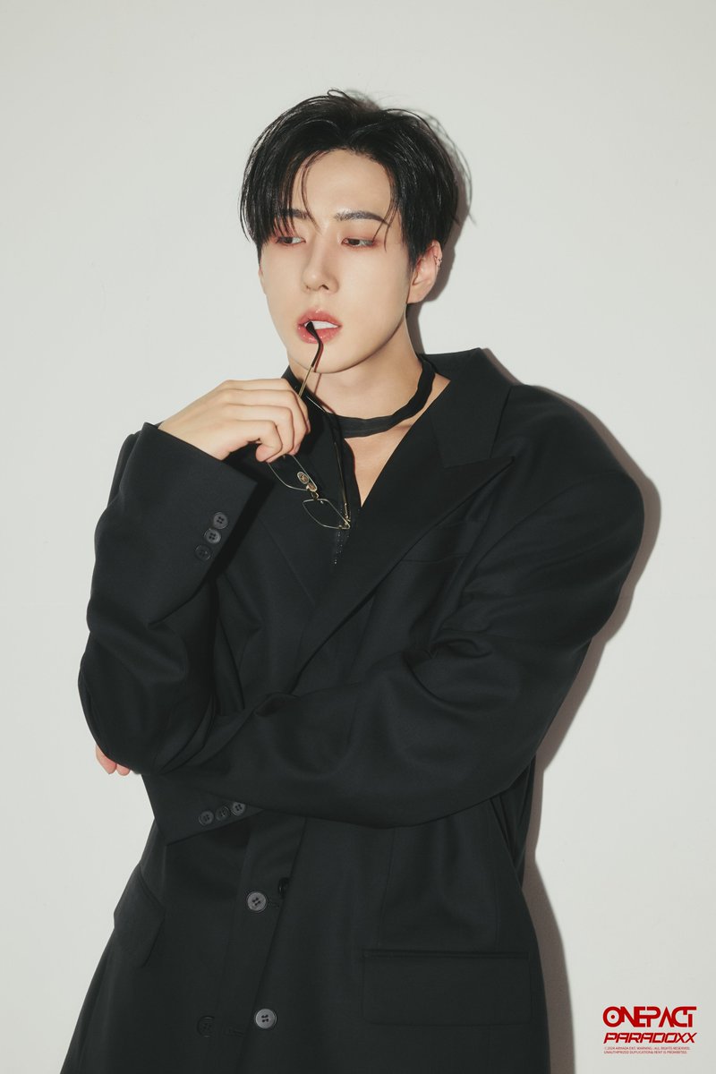 armada_ent's tweet photo. ONE PACT [PARADOXX]
CONCEPT PHOTO : SUIT VER.
#JONGWOO #종우 

#ONEPACT #원팩트
#PARADOXX #20240607_6PM https://t.co/KFnEg9iys3