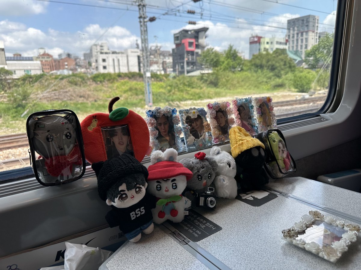 xxhappy_happy's tweet photo. #사진_속_캐럿틴의_웃음이_다야
TTT in 부산! 이틀동안 넘넘 즐거웠다...🩷🩵 11월에 또 만나용~
@1_w0o @mulsom90 @minggoo529 @boo_oh_myboo @libe24122259 @yjson329 @SuyoBt @seodoyeon11 
선물 싸들고 달려와준 빵야언니 고마웠고 다음 TTT때는 봄해도 꼭! 같이가자...🥹
@wju5362 @SVT17_HVC https://t.co/BziMZF7FEu