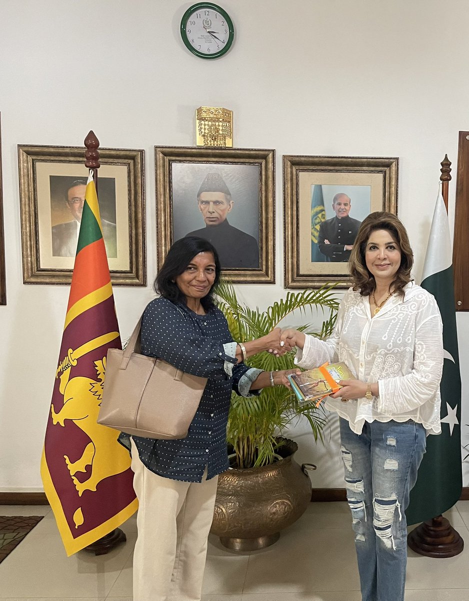 The international Sunday times editor Renuka Abhinandan paid a visit to Farzana Aqib her at Colombo inside Pakistan’s embassy. to interview her and know more about her work of literature as global leading English poet and author. She lauded her achievements at global literature.