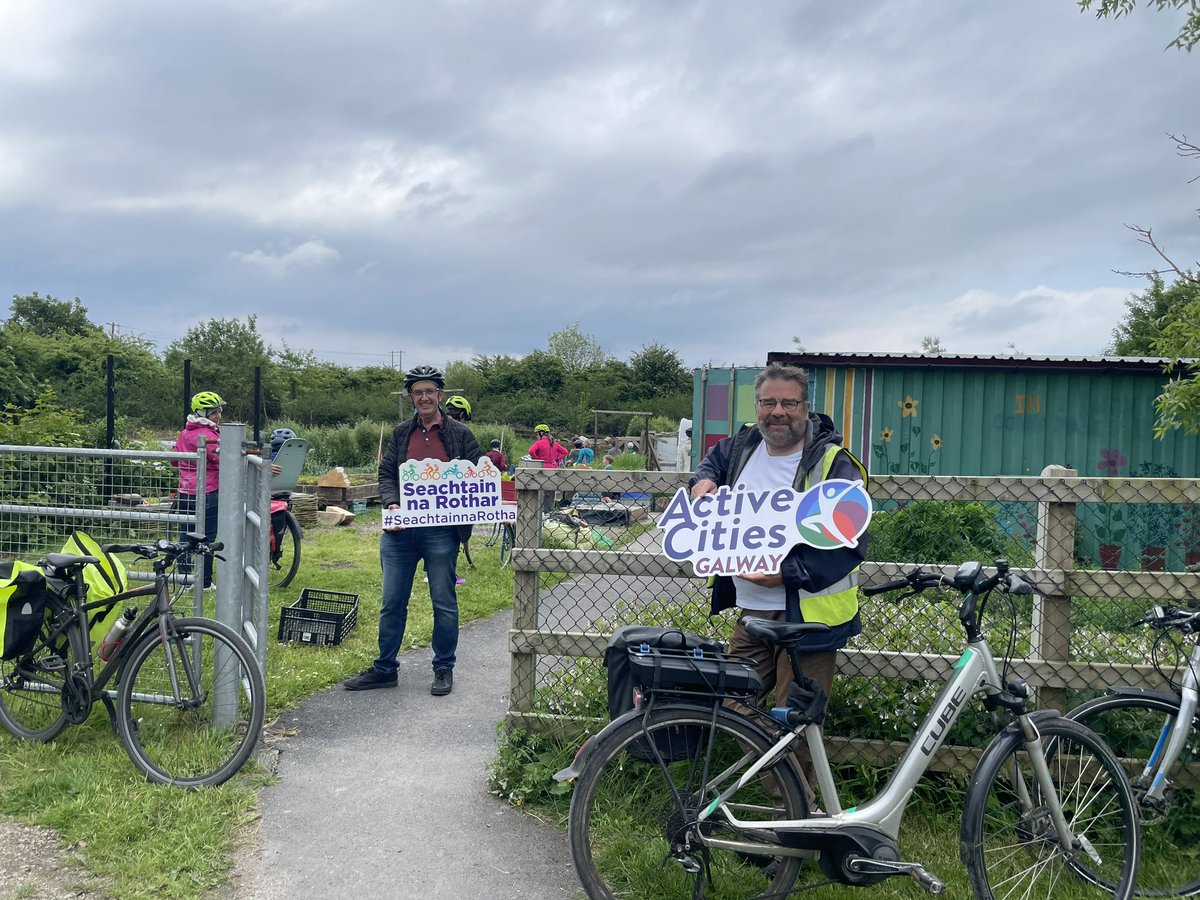 #seachtainenarothar Great having @EamonRyan at the start of our Coffee,cake,cycle event on Friday!!! We cycled Ravens Tce to Community in Ballinfoyle!!! This trip can be done with very little crossover with bigger vehicles !! Thanks to @GalwayCycling @TFIupdates @GalwayCityCo