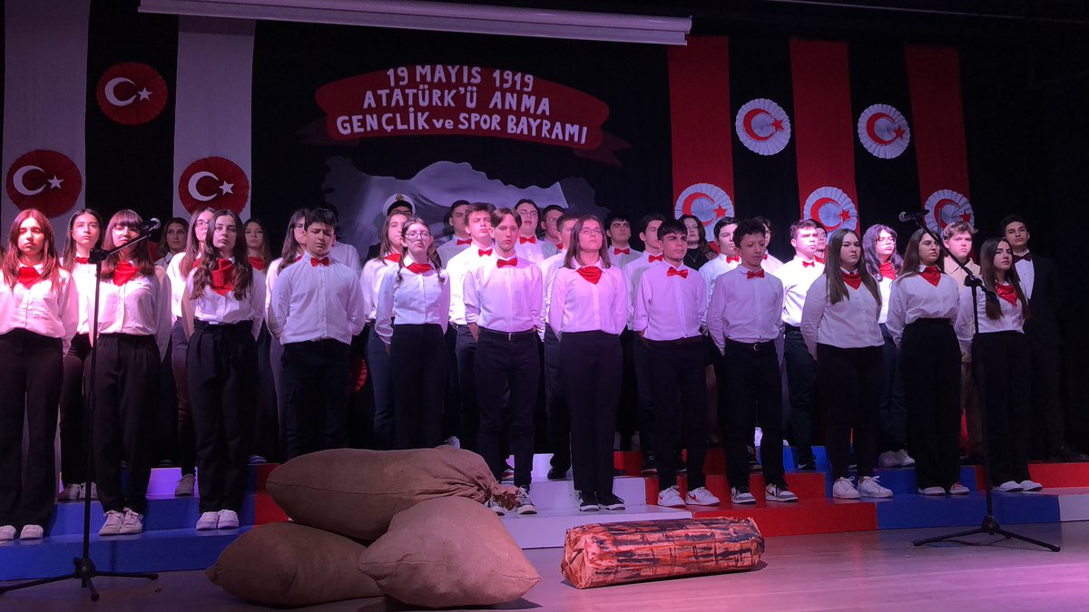 bk_tekirdag's tweet photo. Atatürk'ün Samsun'a çıkarak başlattığı bu büyük adımı, gençlerimizin enerjisi ve umuduyla anıyor, geleceğe daha güçlü bir şekilde ilerlemeye söz veriyoruz.

19 Mayıs Atatürk’ü Anma, Gençlik ve Spor Bayramımız kutlu olsun! 🇹🇷

#BahçeşehirKoleji
#19Mayıs https://t.co/IFiMAtMZGL