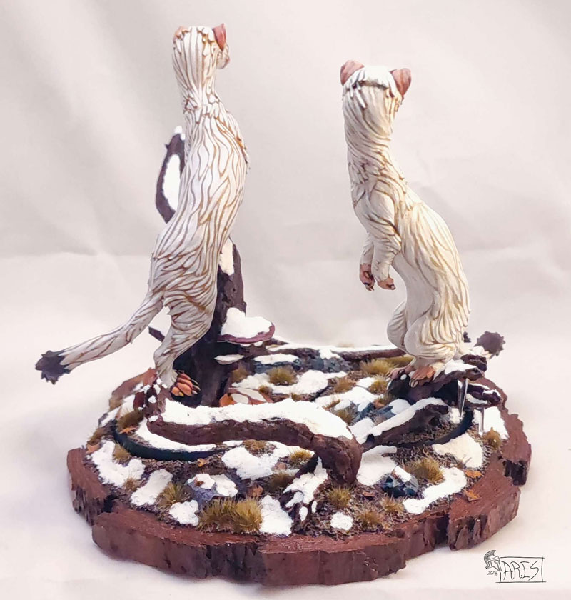 I finished painting both of the ermine figures (Lord of the Print). I created the scenic base myself, using a slice of wood as a platform.

#miniature #painting #warhammer #TabletopRPG #ermine #miniatureartist #DnD
