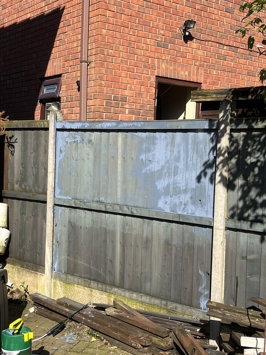 Any tips for getting the sprayer back working please <a href="/Ronseal/">Ronseal UK & Ireland 🇬🇧 🇮🇪</a>?
Only managed half a panel and leakage from the bottom of the handle and nothing coming out of the spray 😭