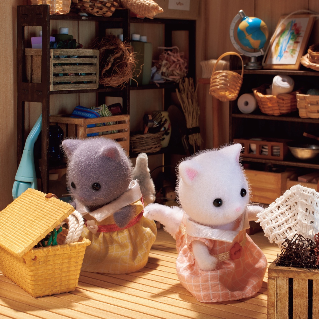 Sisters Skye and Lyra are looking through all the stuff in the attic. 🧺 There are a lot of interesting things to find up here. ✨ We wonder what they’re looking for? #sisters #fun #sylvanianfamilies #sylvanianfamily #sylvanian #calicocritters #calico #dollhouse #miniature