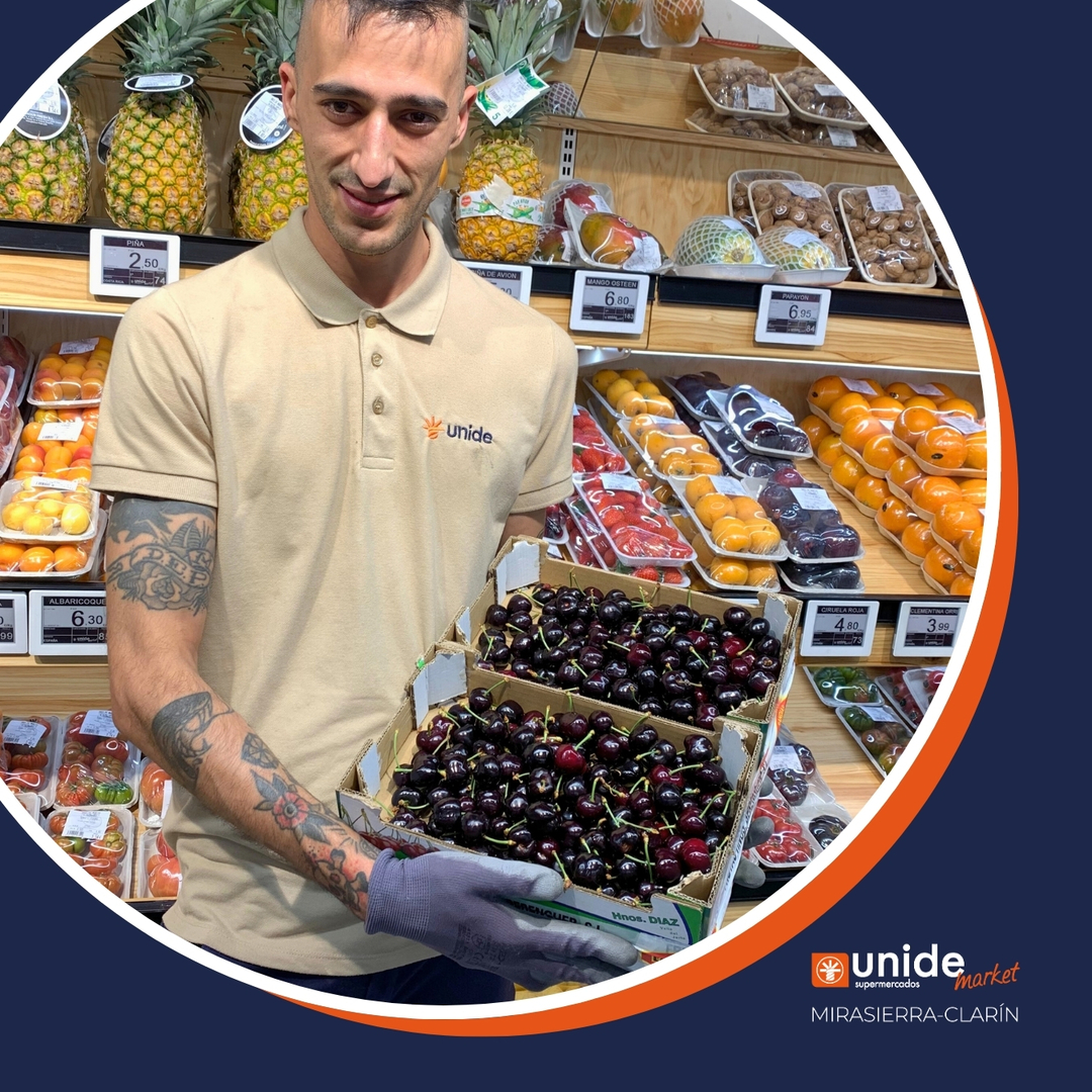 SuperUnide's tweet image. 🍒 ¿Listo para disfrutar del sabor dulce y jugoso de las cerezas y picotas de temporada? Visítanos en #UNIDE y llévate esta delicia fresca a casa. ¡Solo por tiempo limitado! 🌞🍒 #Cerezas #Picotas #ProductosDeTemporada #UNIDE 
📍 unide-mirasierraclarin.es