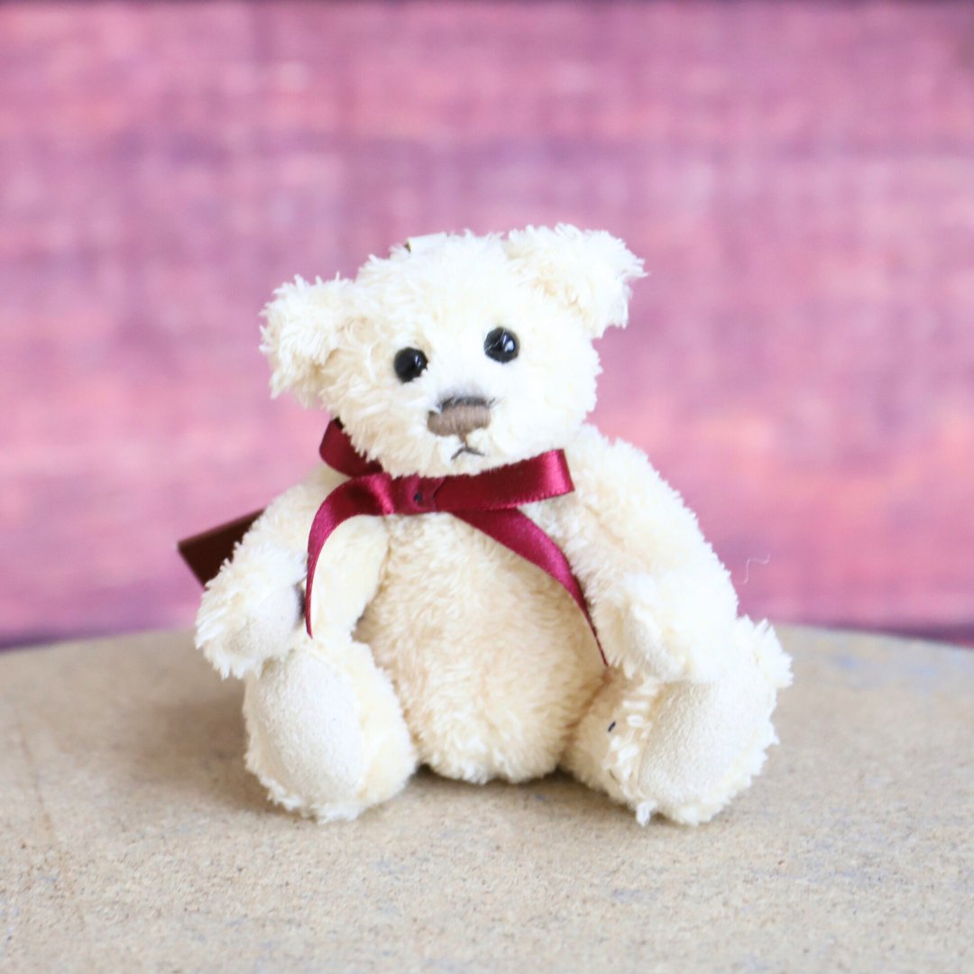 Add a touch of cuteness to your everyday essentials with our Charlie Bears Linen Keyring! 🌟

Available now: ow.ly/wi5q50RFFjN

#Charliebears #mycharliebears #bestfriendsclub #collectabletoys #collectablebears #collectiblebear #teddybearland #collection #keyring