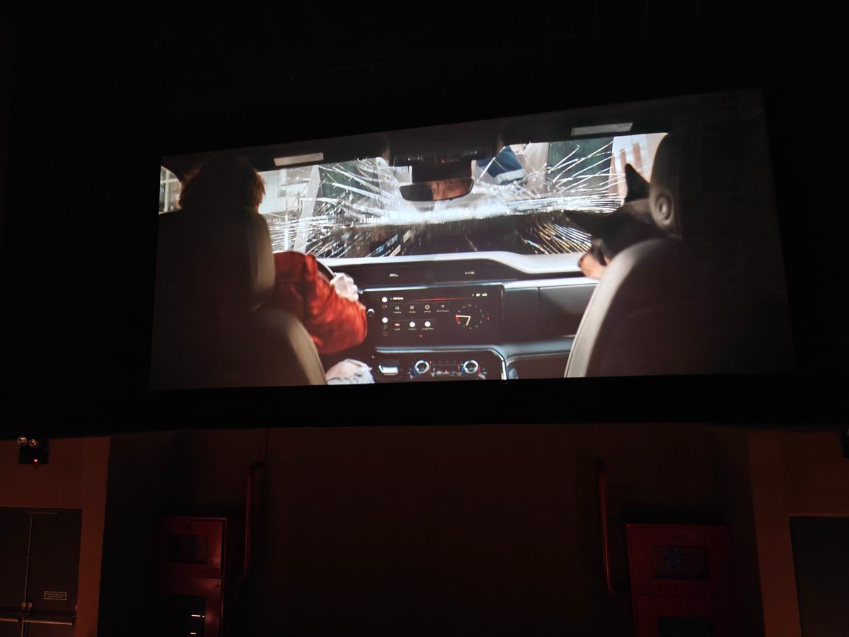 gridheader's tweet photo. @IndiaCinepolis Not a single soul returned back after disingenuously short intermission but WHY DO YOU CARE HUH!? @IndiaCinepolis would still advertise you to get the expensive refreshment at the cost of the movie if that's the last thing they would do. https://t.co/a6XRhsuC0u