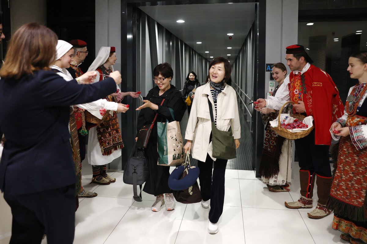 L'aéroport de #Zagreb a célébré l'arrivée du vol inaugural de T'way Air en provenance de #Séoul avec un salut traditionnel à l'eau, marquant la 1ère connexion directe entre les deux capitales depuis novembre 2019 🇰🇷🇭🇷#Twayair