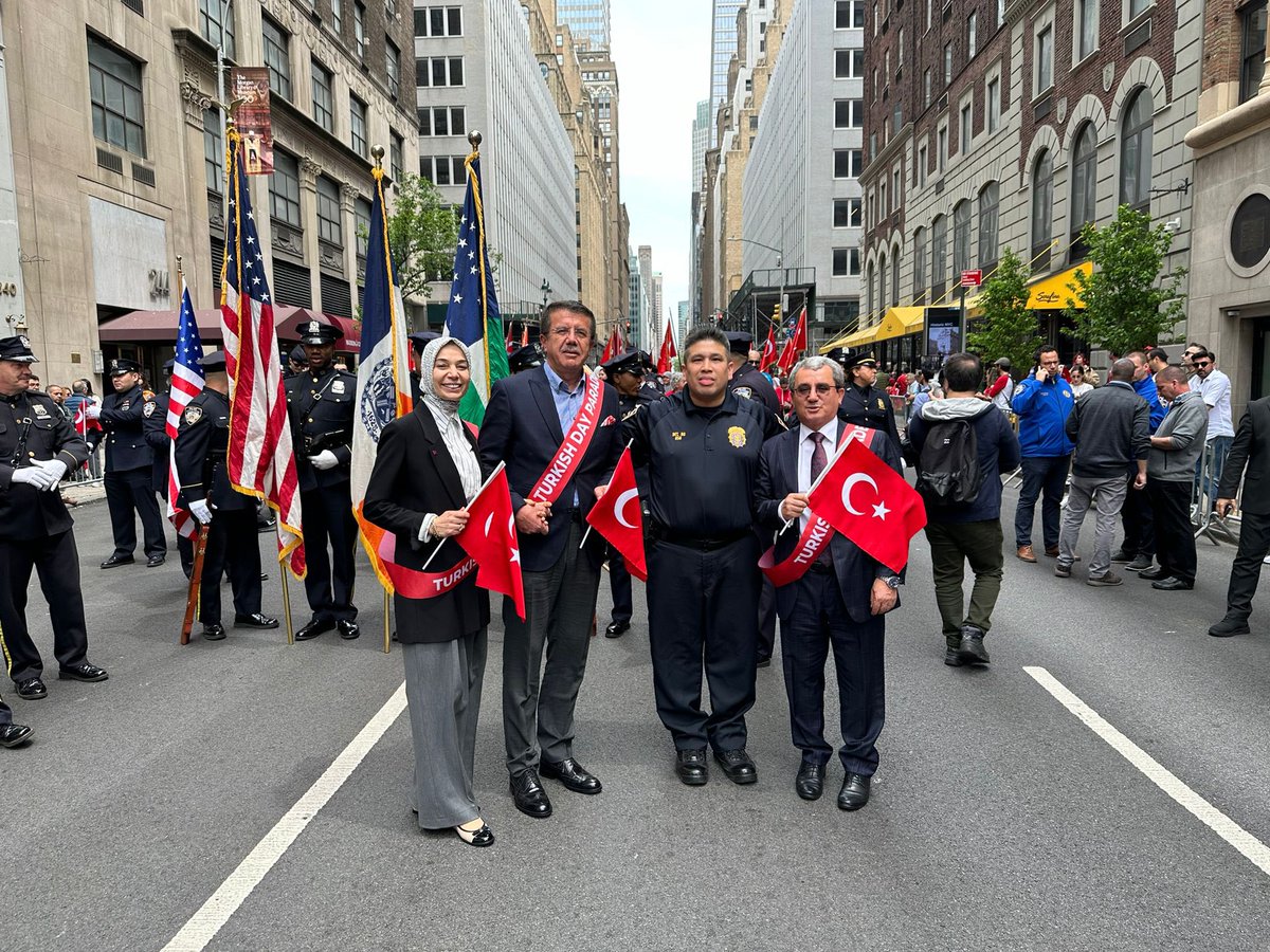 Türk kültürünü, tarihini ve değerlerini yurt dışında tanıtmak ve yaşatmak amacıyla 41’incisi düzenlenen Geleneksel Türk Günü Yürüyüşü’ne katıldık. Milli ve manevi değerlerimizin uluslararası alanda paylaşılmasına vesile olan bu anlamlı organizasyonda emeği geçen herkese teşekkür