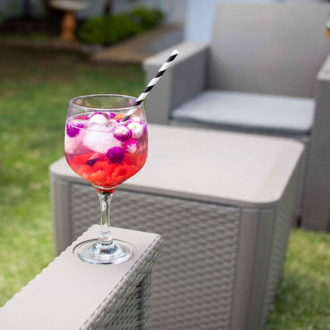 SLOW DOWN SUNDAY ✨
 
Need an excuse for the family to come around? 😏  Our lightweight and high-impact Jabulano Patio Set is easy to move around, is resistant to rust, colour fade and decay 👀 westpacklifestyle.co.za/search/jabulani
