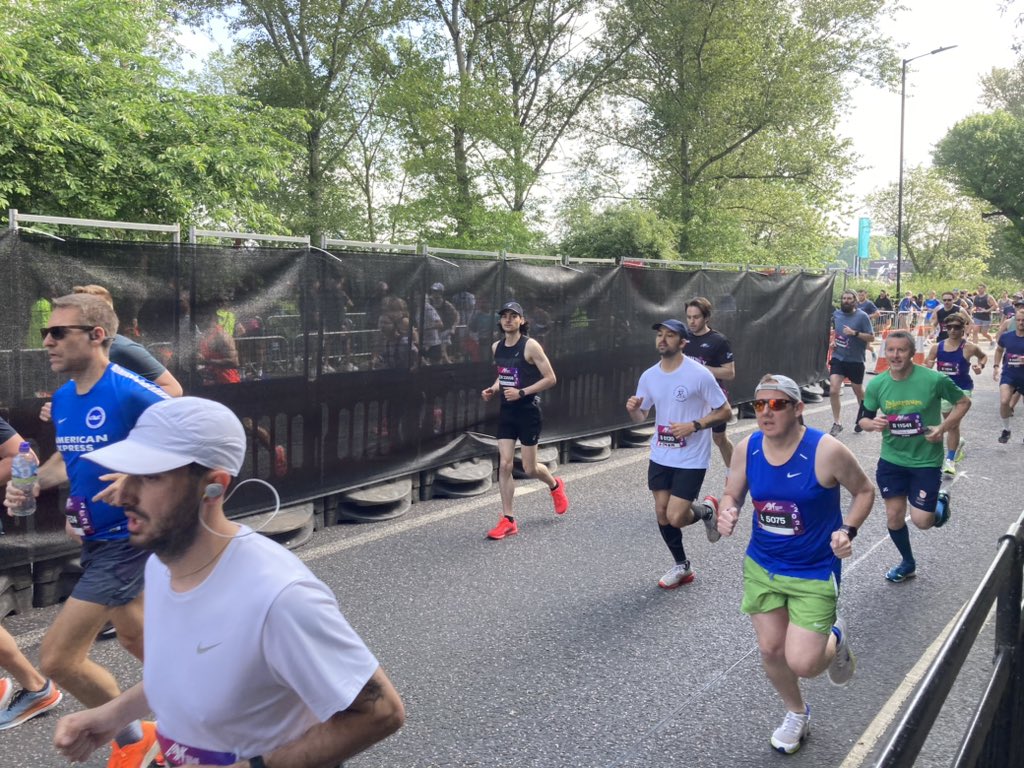 LeadbeaterChris's tweet image. So here I am once more, in the playground of the aching knees… #HackneyHalf