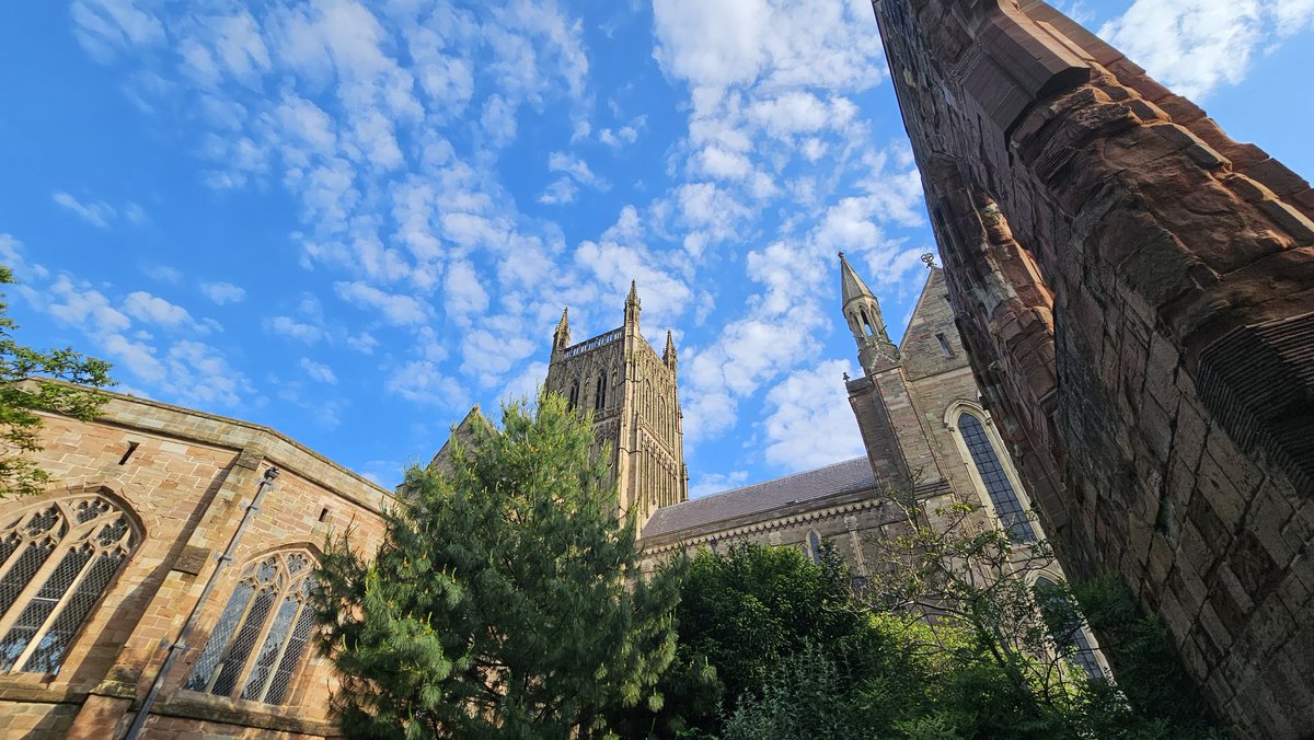 #Loveukweather Morning! @WorcCathedral @WorcesterTIC @VisitWorcs @myworcester @worcester_uni @WorcsWhitehouse @WorcsCarnival @WorcesterBID @WorcesterCivic @metoffice @bbcmtd @bbchw @NorthwoodWorcs @ThePhotoHour @worcscc @bbcweather #WorcestershireHour