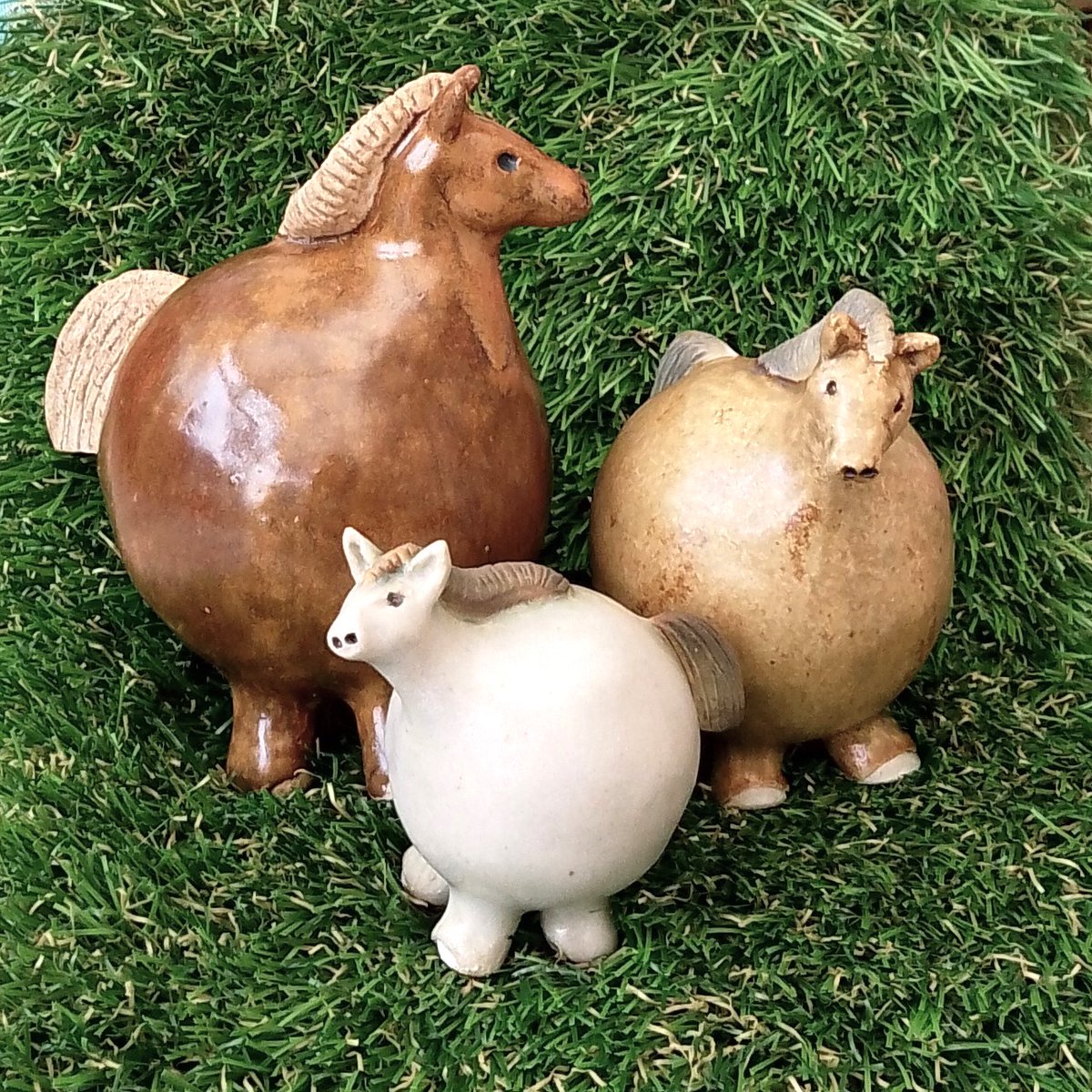 This set of 3 ceramic horses are bound capture your heart … part of my ‘roly-poly’ collection, these horses have round, puffed out bodies hand modelled and glazed thebritishcrafthouse.co.uk/product/set-of… #ukgiftam #tbch