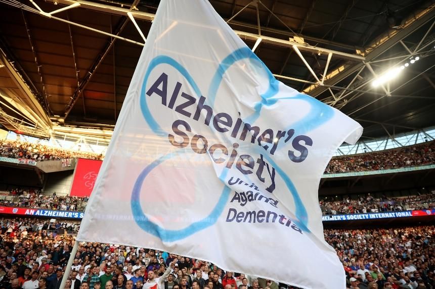 #GrassrootsFootball is being encouraged to look out for common #Dementia signs, as 
@alzheimerssoc receives support from the football community: bit.ly/AlzEssex #SupportTheSupporters