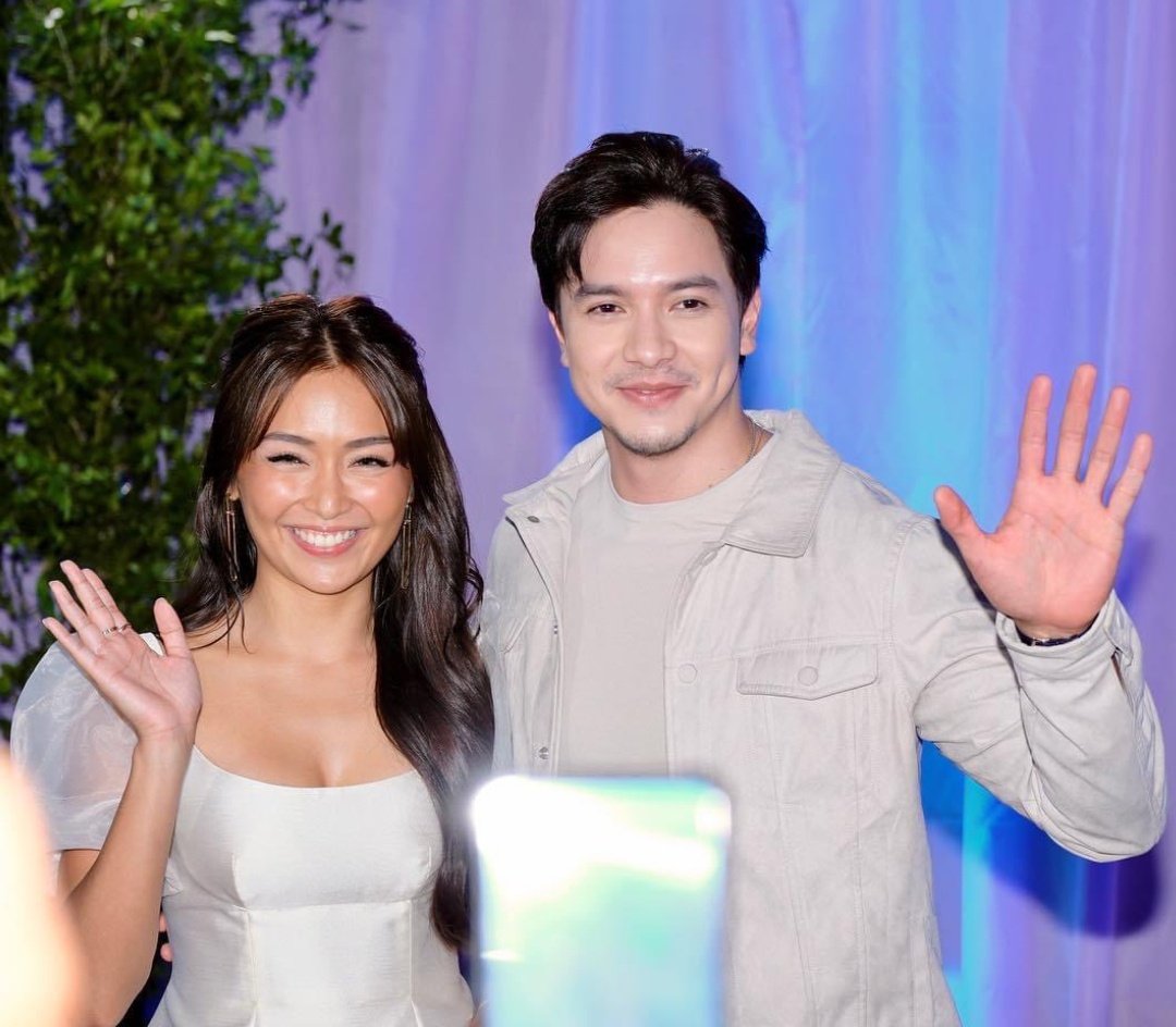 the glow in their eyes and undeniable happiness that is evident in their wide smiles huhuhuhu 

WeDontLOVEYOU KathDen
ALDENasEthan HLASoon
JOY is BACK
#KathDen || #HelloLoveAgain