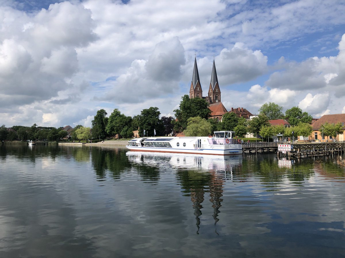 Heute Vormittag Lesung in Neuruppin aus “Marseille 1940”. Ein wunderschöner Tag am See. Ich bin sehr dankbar für die Einladung. #Marseille1940