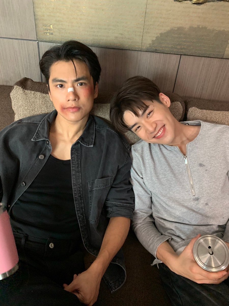 KidnapSeriesTH's tweet photo. Q3 ขอเสนอคำว่า ถึงแผลจะเต็มหน้า แต่ว่ายังยิ้มไ้ด้ ไปกันต่อออ 😗

#KidnapSeries
#GMMTV https://t.co/30ki7u31zO