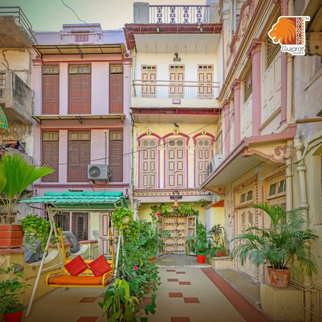 A medieval style haveli, Jagdip Mehta's Heritage House is located in the historical walled city of Ahmedabad. Let the host family guide you through its storied halls as you immerse yourself in the vibrant tapestry of Gujarat's culture. 

📍Jagdip Mehta's Heritage House, Ahmedabad