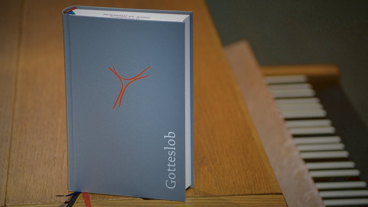 HAPPY BIRTHDAY GOTTESLOB!! 

Seit nun 10 Jahren singen wir aus den aktuellen Gesangsbüchern. Zu Pfingsten 2014 hat Kantor Notker Bohner einen ersten Blick hinein geworfen👉 stjosef-frankfurt.de/beitrag/singt-…