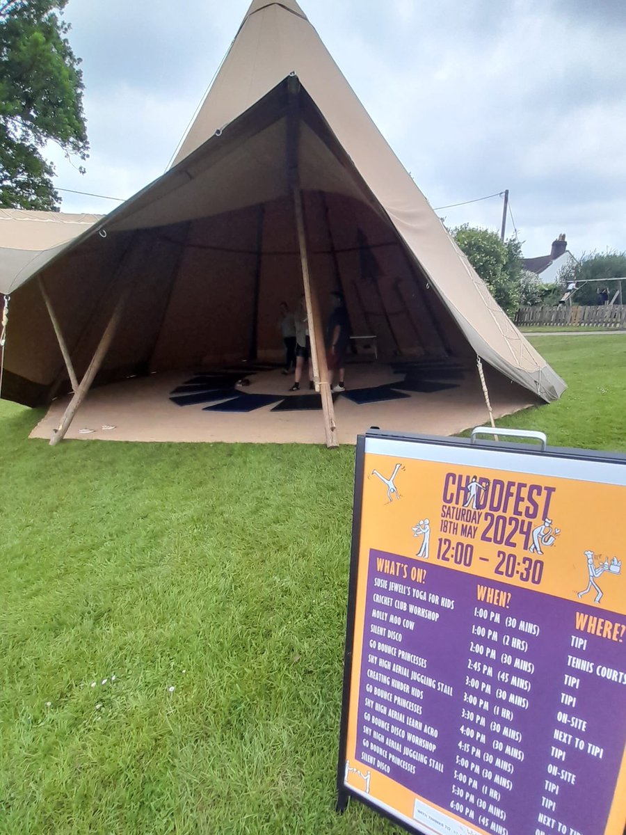 A great day was had by all yesterday at the local Chiddfest festival, only a couple of minor injures during the day and we wish them a speedy recovery. Thanks to Kismet Training & Consultancy for assisting in the day 

#OneJobDoneWell #WeDontPlayBeingMedic #TrustedCompany