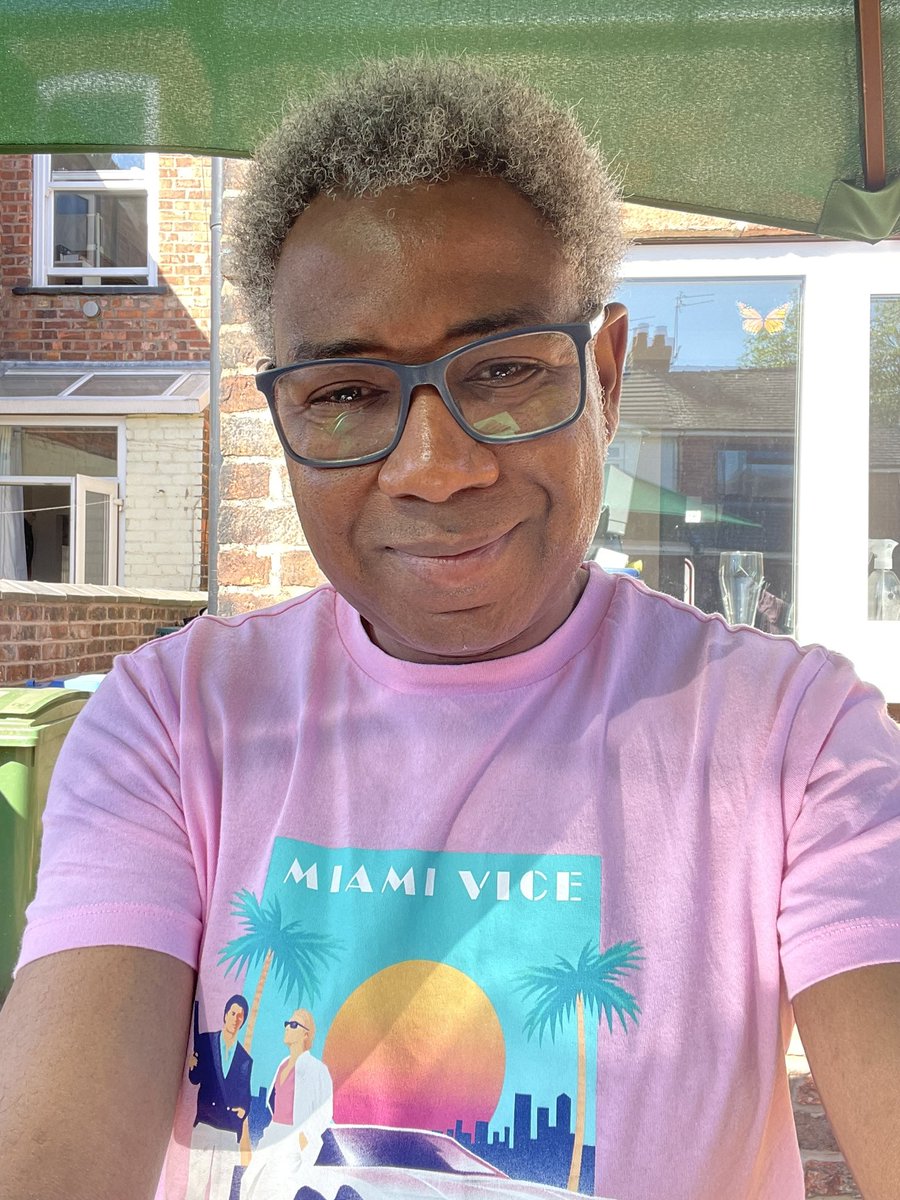 HenninghamDavid's tweet image. Good morning, happy Sunday. I just love these sunny mornings and it’s great having coffee in the garden. Keeping it retro with the Miami Vice t-shirt. Wishing you all a lovely Sunday 😀❤️❤️xx☀️☀️ #Sunday #keepitretro
