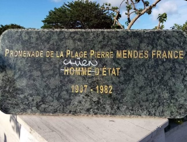 Tristan Mendès France (@tristanmf) on Twitter photo On m'informe de cet acte de vandalisme sur une plaque portant le nom de mon grand-père à Marseille.
Vue l'atmosphère, peu de doute sur son caractère antisémite.
Poke <a href="/BenoitPayan/">Benoît Payan</a> On m'informe de cet acte de vandalisme sur une plaque portant le nom de mon grand-père à Marseille.
Vue l'atmosphère, peu de doute sur son caractère antisémite.
Poke <a href="/BenoitPayan/">Benoît Payan</a>