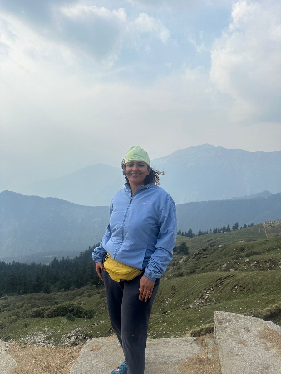 Sunday motivation: My mentee @welde_snehal has really worked hard not only on her fatloss but way more. Three years back with knee problems, she had difficulty walking. 

Today she not only squats heavy, she did a tough 4km steep trek without a stick or a knee cap and without