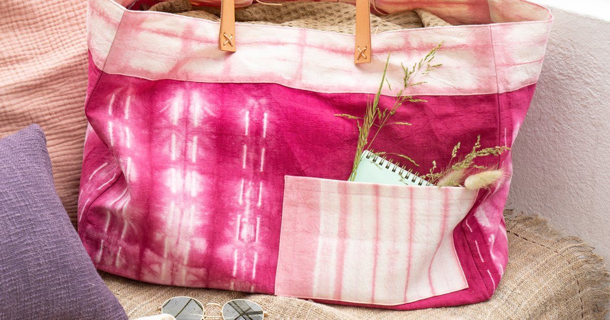 Ce tutoriel pour coudre un cabas revisite la technique ancestrale du shibori buff.ly/4bBx4GK