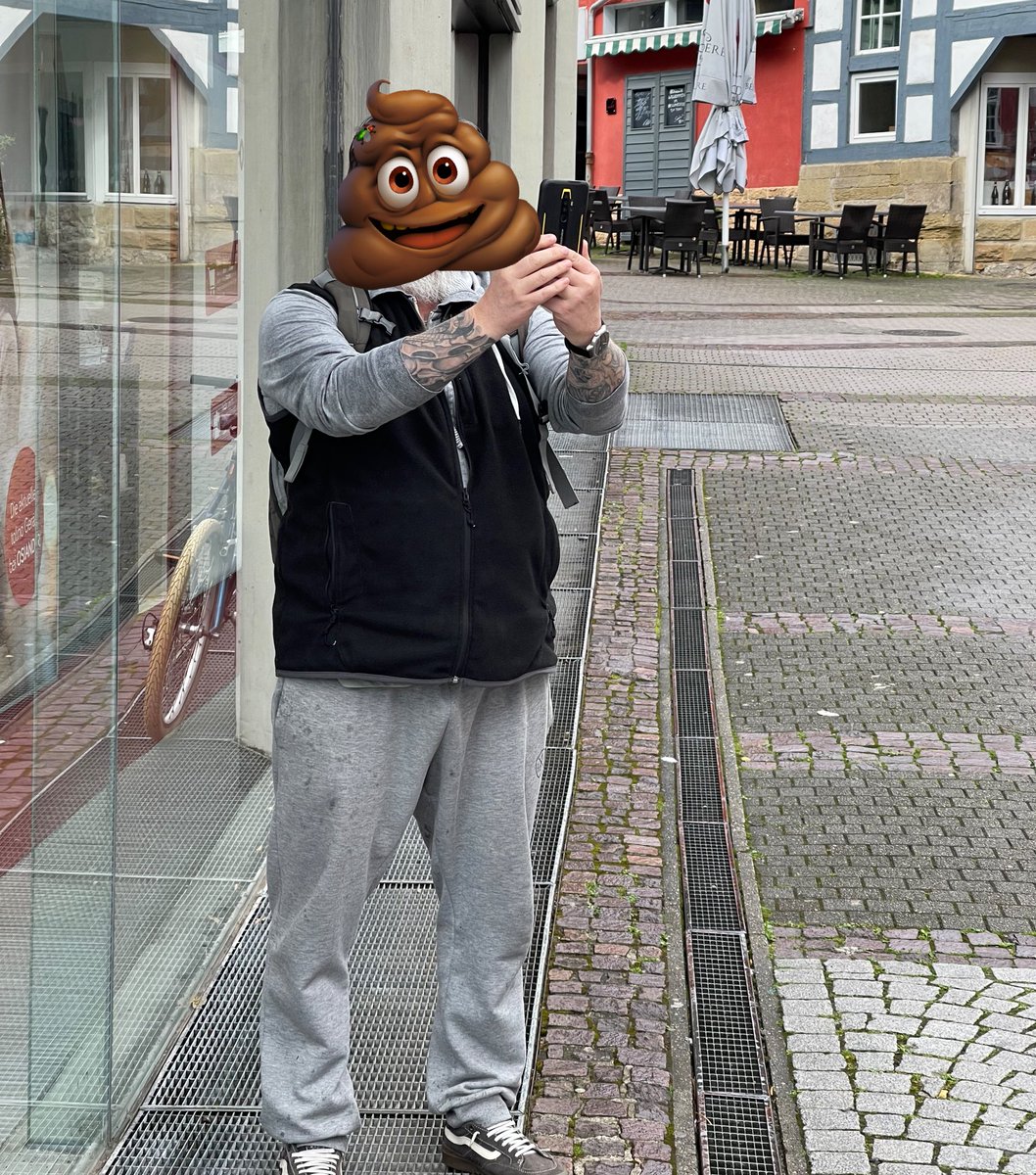 Die Vorhut der gewaltorientierten „#Antifa“ war gestern in Jogginghose unterwegs, um die Lage an unserem Infostand in #Waiblingen zu dokumentieren.

Wie sagte Karl Lagerfeld schon treffend?

»Wer Jogginghosen trägt, hat die Kontrolle über sein Leben verloren.«