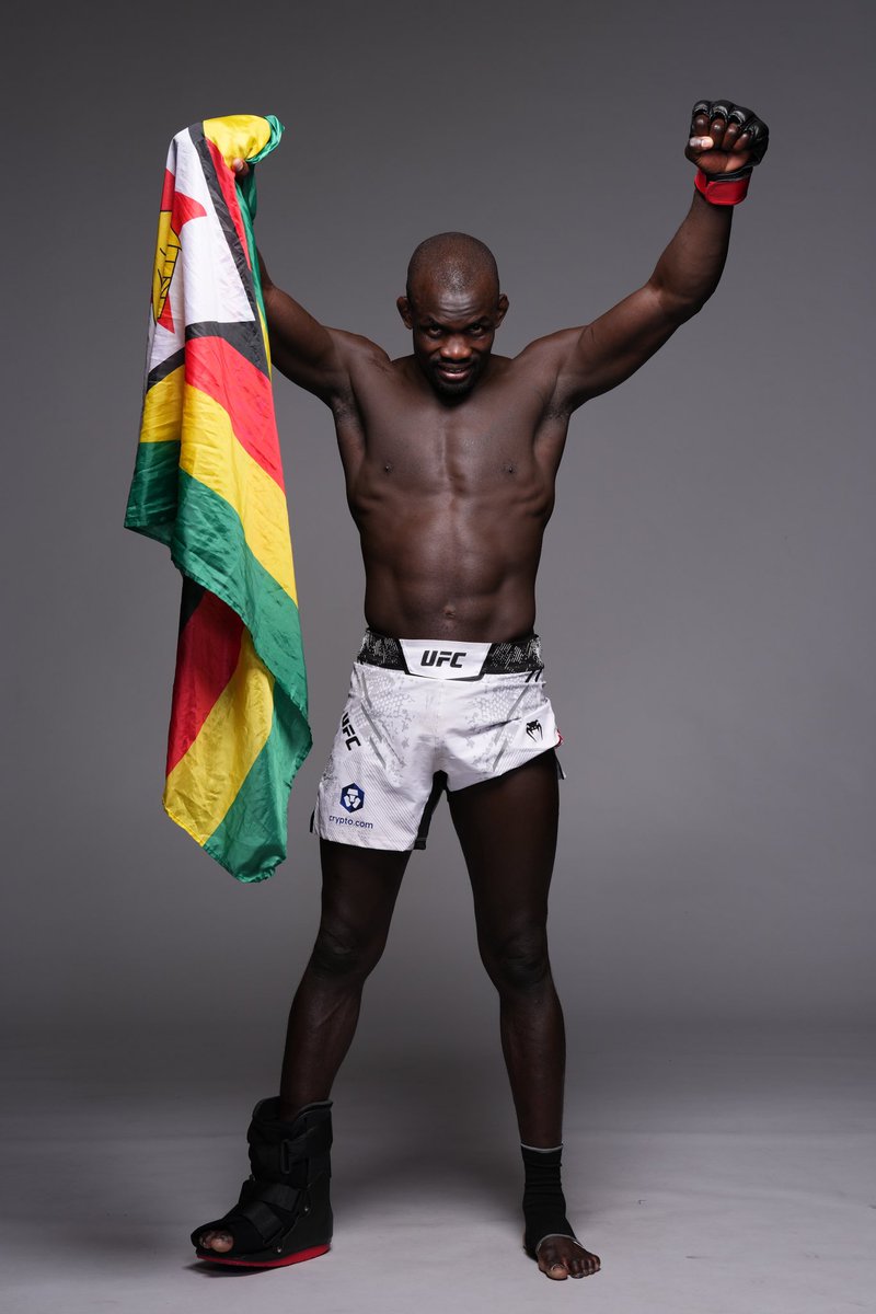 One and only Zimbabwean in ufc as for now and i am proud to be representing my country in a great organisation that is @ufc .
——
Kana uri wechidhaka ndepei zvima likes 😂😂🇿🇼