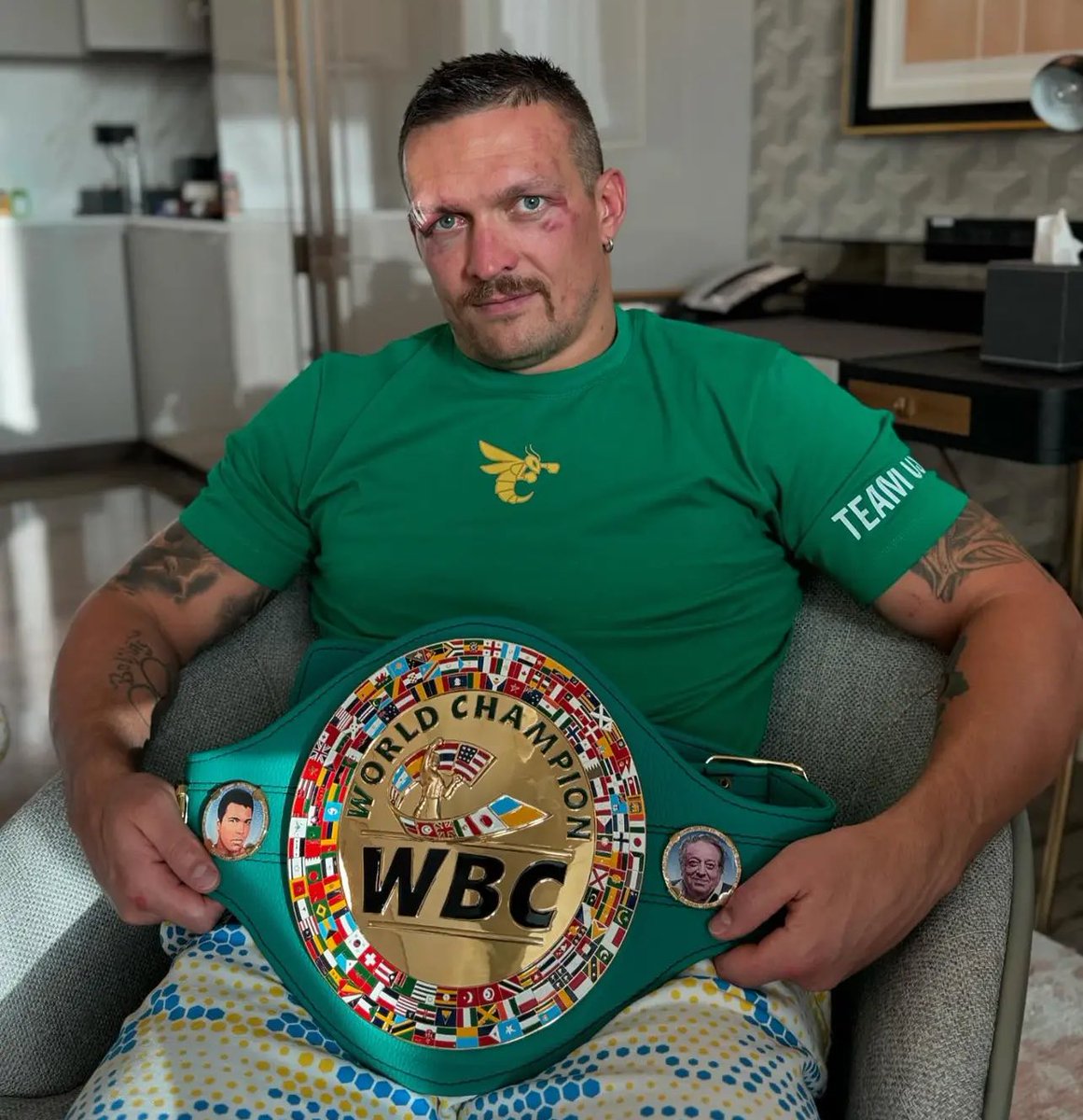 A few words from me about the Usyk-Fury fight. I don't usually watch boxing, but this fight was legendary. Tonight, Oleksandr Usyk won another - and obviously his main - victory. He became the first absolute world heavyweight champion in the 21st century. ◾️ Sometimes you can