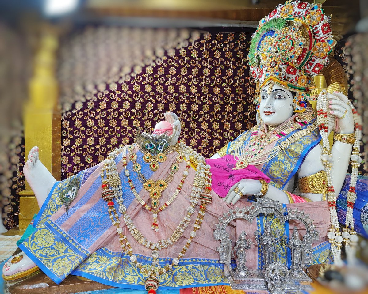 Dipti_2205's tweet photo. *श्री भालका तीर्थ (कृष्ण धाम), प्रभासक्षेत्र - गुजरात (सौराष्ट्र)*
दिनांकः 19 मई 2024, वैशाख शुक्ल एकादशी - रविवार
*मध्याह्न शृंगार* https://t.co/o7g8T4vxYZ